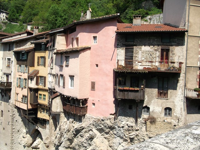 maisons suspendues à Pont-en-Royans